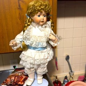 The famous hello Dolly